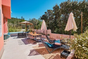 屋外ダイニングエリア