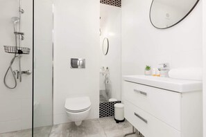 Shower, hair dryer, shampoo