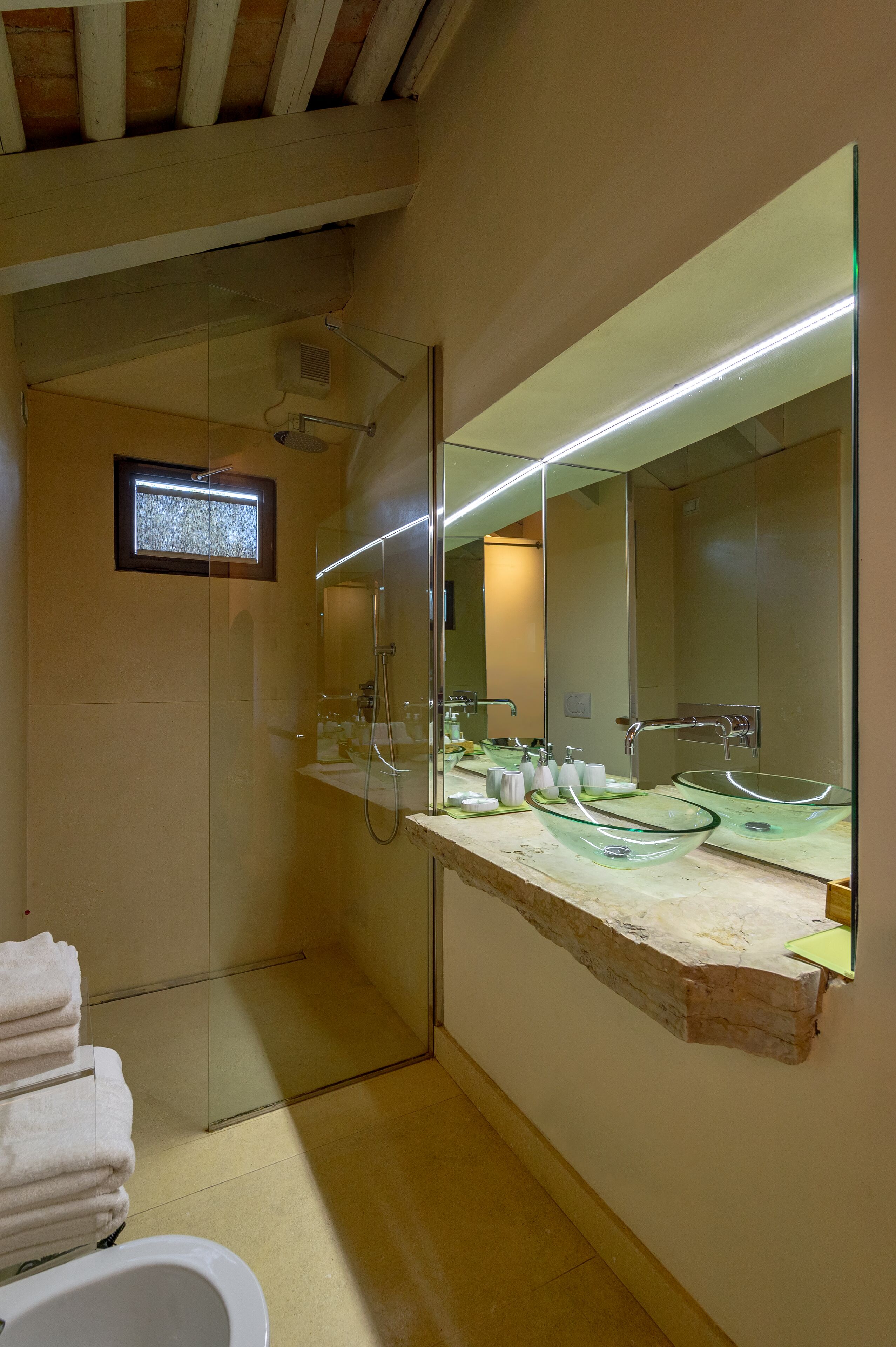 Foto - Massimago Wine Tower