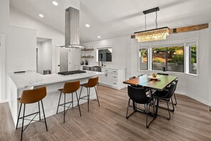 Fridge, microwave, oven, stovetop - Spectacular Red Rock Views in the Heart of West Sedona! - Panorama - S060 (Sedona)