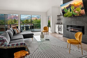 TV, fireplace - Spectacular Red Rock Views in the Heart of West Sedona! - Panorama - S060 (Sedona)