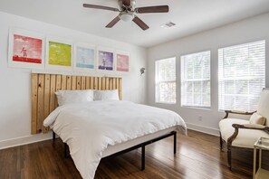 3 bedrooms, iron/ironing board, WiFi, bed sheets