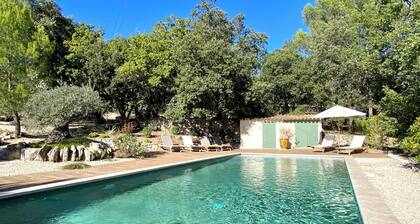 Luxury villa in Gordes With Exceptional Views, Not Overlooked, Sleeps 16