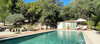 Luxury villa in Gordes With Exceptional Views, Not Overlooked, Sleeps 16