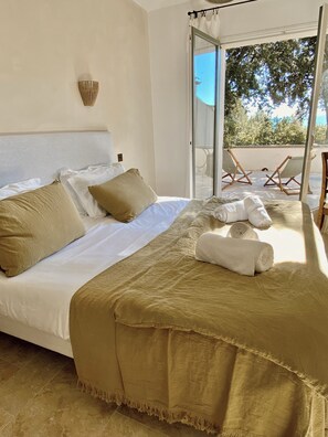 8 bedrooms, desk, iron/ironing board, travel crib - Luxury villa in Gordes With Exceptional Views, Not Overlooked, Sleeps 16 (MURS)