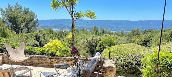 Terrace/patio - Luxury villa in Gordes With Exceptional Views, Not Overlooked, Sleeps 16 (MURS)