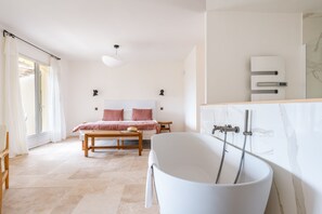 8 habitaciones, escritorio y tabla de planchar con plancha 