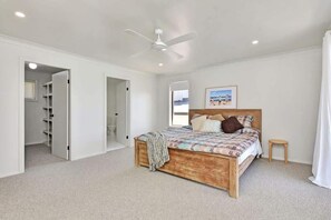 4 bedrooms, desk, iron/ironing board, WiFi