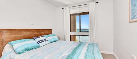 4 habitaciones, escritorio, tabla de planchar con plancha y wifi
