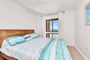4 Schlafzimmer, Schreibtisch, Bügeleisen/Bügelbrett, WLAN