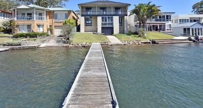 Silverwater Serenity Shores Absolute Waterfront On The Lake