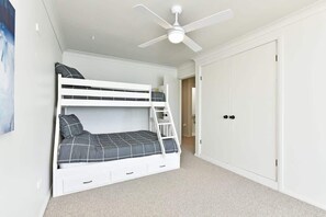 4 bedrooms, desk, iron/ironing board, WiFi