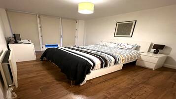 Apartment | 2 bedrooms, iron/ironing board, free WiFi, bed sheets
