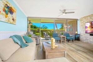 Smart TV - Modern King Suite, Pool & Hot Tub, Steps to Beach (Kihei)
