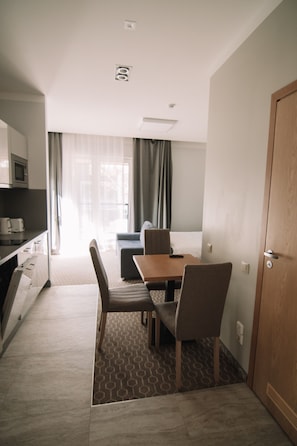 Comfort Room, 1 Bedroom | Living area | 42-inch flat-screen TV with cable channels