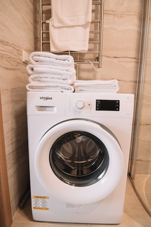 Shower, hair dryer, heated floors, towels