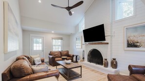Smart TV - 12 Heron Street- The Happy Heron (Hilton Head Island)