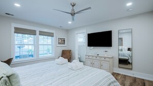 4 bedrooms, iron/ironing board, free WiFi, bed sheets - 12 Heron Street- The Happy Heron (Hilton Head Island)