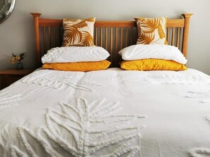 1 habitación, tabla de planchar con plancha, wifi y ropa de cama 