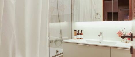 Hair dryer, towels