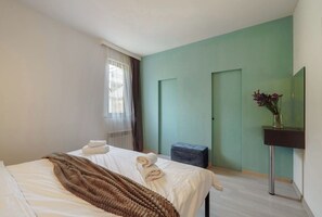 1 bedroom, desk, iron/ironing board, WiFi