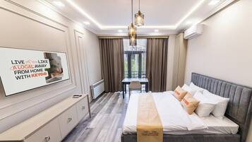 1 bedroom, desk, iron/ironing board, WiFi