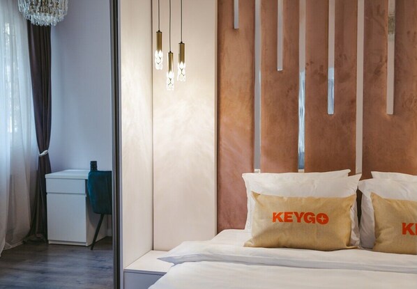1 bedroom, desk, iron/ironing board, WiFi - 1BR/Self-entry/City Heart/Stylish (Yerevan)