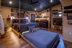3 bedrooms, free WiFi, bed sheets - Two Treehouses + Bridge | Double 20-Foot Slides | Smoky Mountain Views (Sevierville)