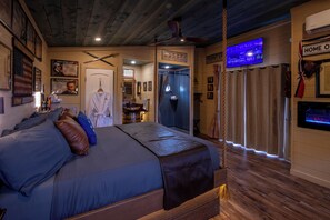 3 bedrooms, free WiFi, bed sheets - Two Treehouses + Bridge | Double 20-Foot Slides | Smoky Mountain Views (Sevierville)
