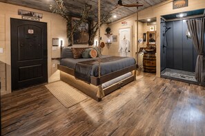 3 bedrooms, free WiFi, bed sheets - Smoky Mountain Luxury Treehouse | 20-Foot Slide | Secret Beds | Sleeps 6 (Sevierville)