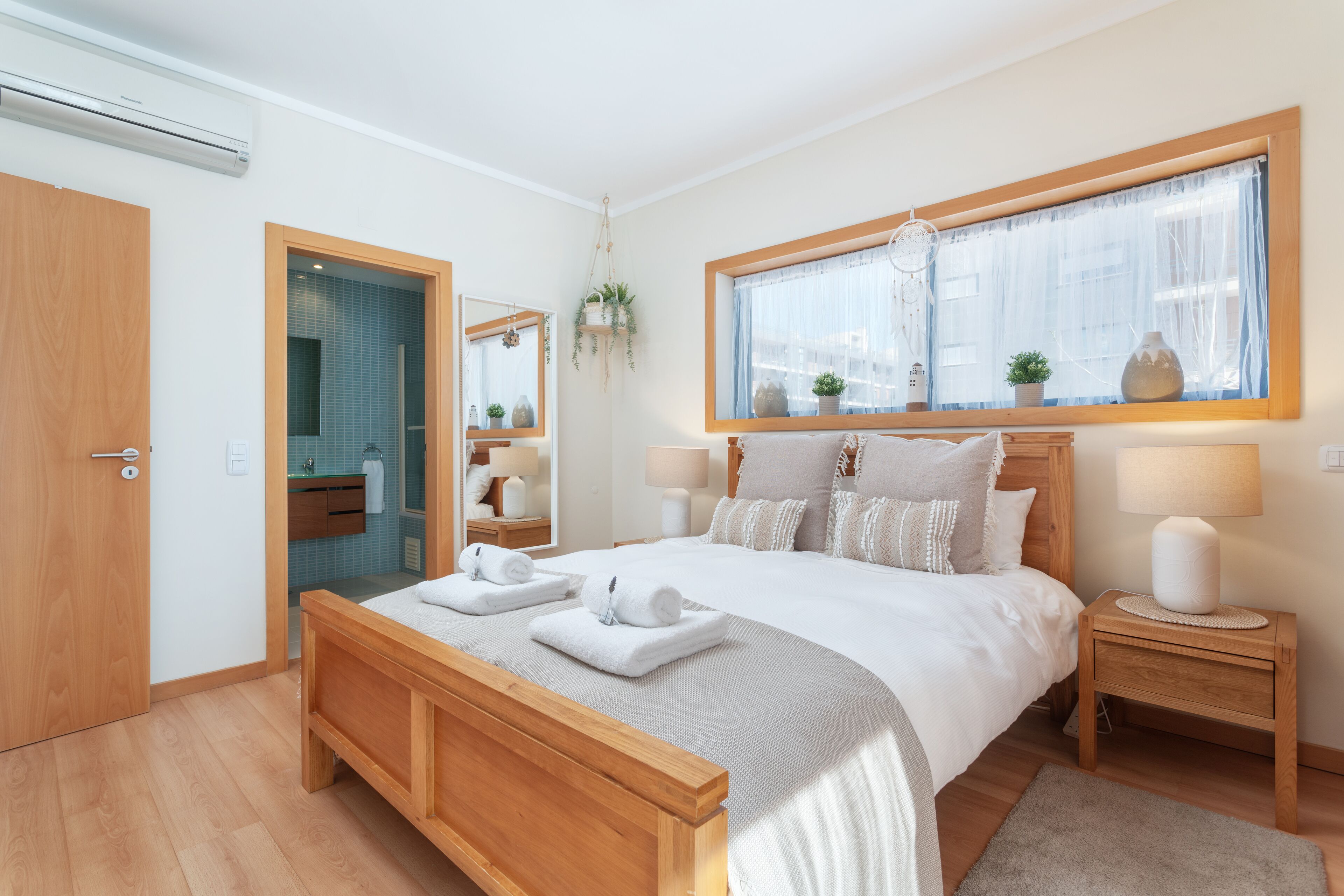 3 slaapkamers, een bureau, een strijkplank/strijkijzer, wifi