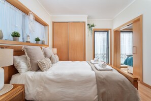 3 Schlafzimmer, Schreibtisch, Bügeleisen/Bügelbrett, WLAN