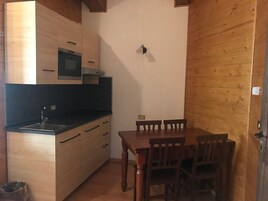Basic Studio | Private kitchen | Microwave