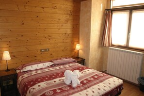 Basic Double or Twin Room | Desk, free WiFi - Hotel La Pigna (Bardonecchia)