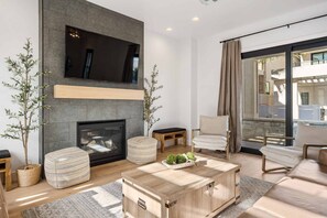 獨棟房屋, 多間臥室 | 起居區 | 智慧型電視、串流服務