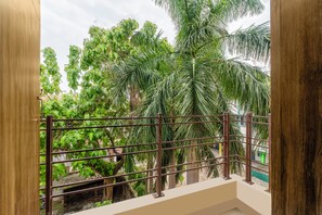 Dobbelt- eller tomannsrom – standard, balkong | Safe på rommet, skrivebord og strykejern/-brett