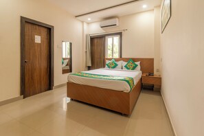 Standard Double or Twin Room, Balcony | In-room safe, desk, iron/ironing board, rollaway beds - Treebo Raj Palace (Varanasi)
