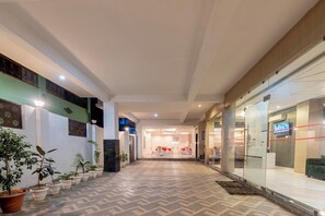 Free self parking - Treebo Raj Palace (Varanasi)