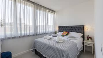 Apartamento luxo | 2 quartos, cofres nos quartos, ferros/tábuas de passar roupa