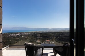 Executive Villa | Balcony - Argyrie Villas (Kissamos)