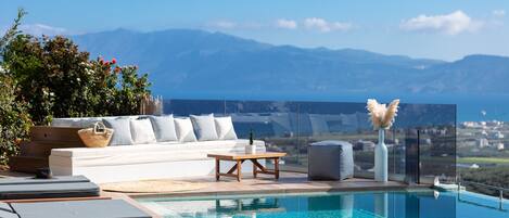 2 outdoor pools, free pool cabanas, pool umbrellas