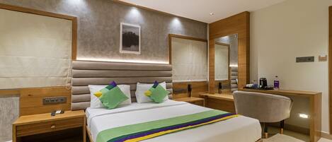 標準雙人或雙床房, 非吸煙房 | 客房內保險箱、書桌、熨斗/熨衣板、床單