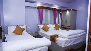 6 bedrooms, iron/ironing board