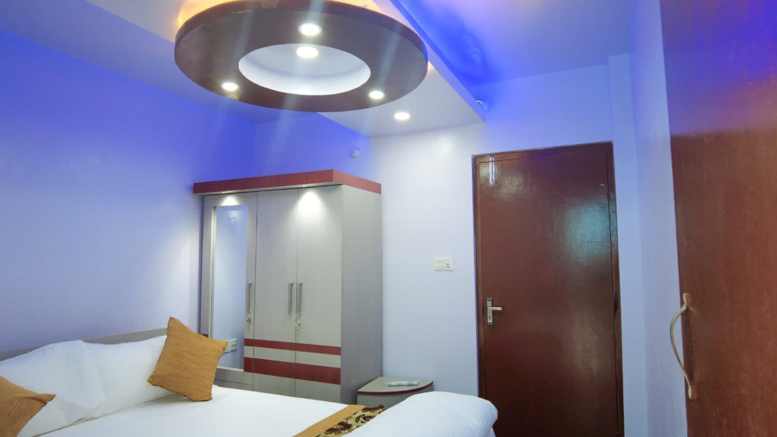 6 bedrooms, iron/ironing board