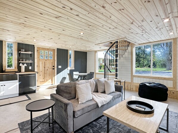 Una Smart TV, una chimenea