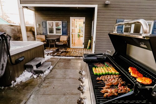 RedRocks Cozy Home HotTub PS5 PoolTable Arcade