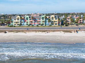 On the beach, sun loungers, beach towels - Beautiful Ocean & Beach Front Condo~Sleeps 5 - Amazing Views! (Galveston)