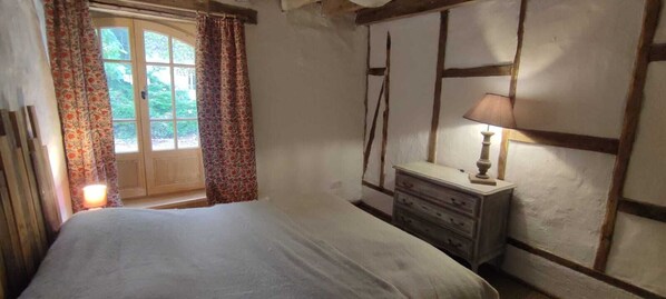 3 slaapkamers, een strijkplank/strijkijzer, reisbedje, gratis wifi