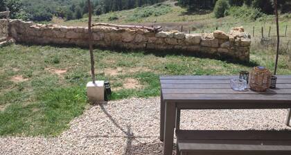 Le Cottage des Acacias - un Logis Nature, une Piscine Naturelle et des Animaux!