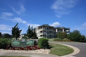 Exterior - A Pointe Of View: Ocean & Golf Course Views (Corolla)